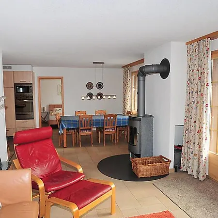 Sleeps 6 Wifi Apartment